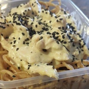 #05 Macarrão integral com frango em tiras e molho branco